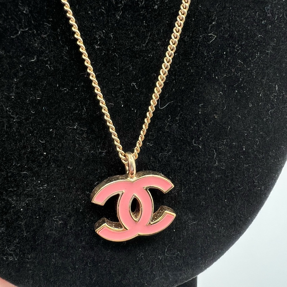 Authentic CC logo pendant Chanel necklace ❤️ - Picture 11 of 14